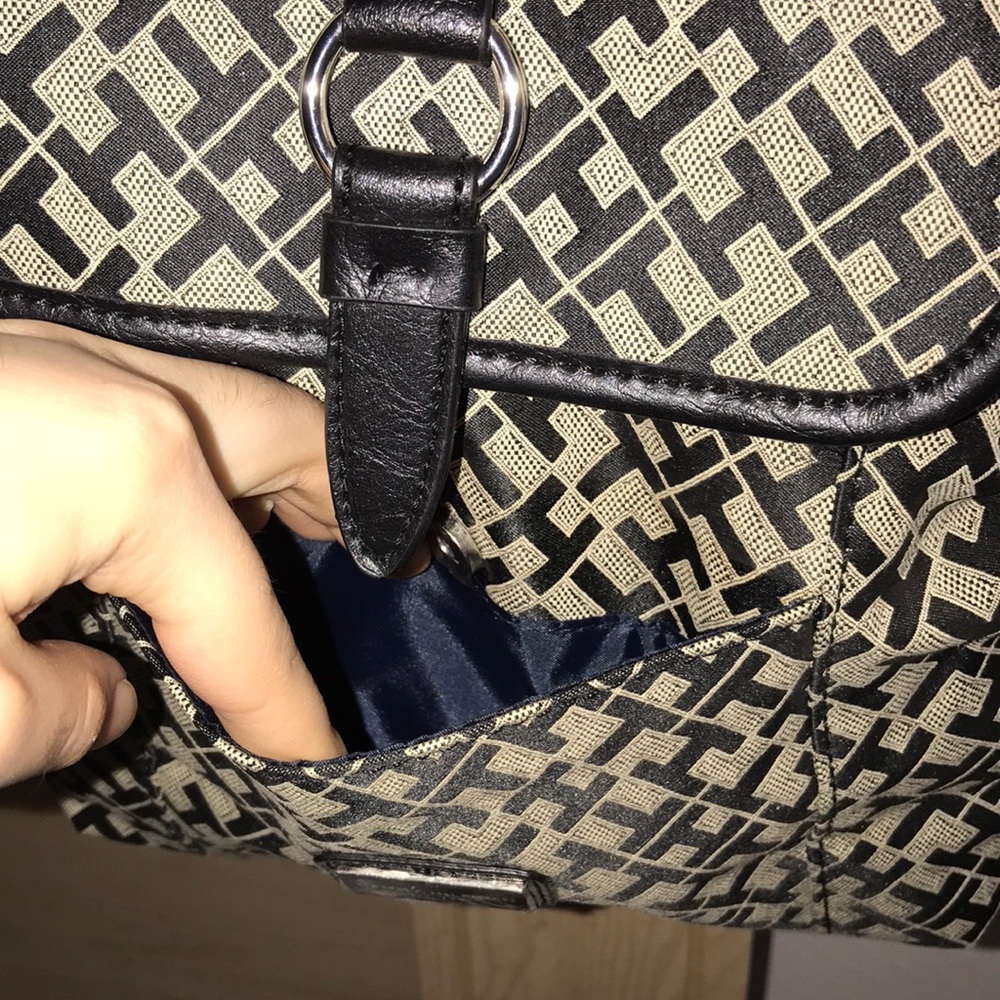 Tommy Hilfiger Medium Signature Backpack - Picture 8 of 13